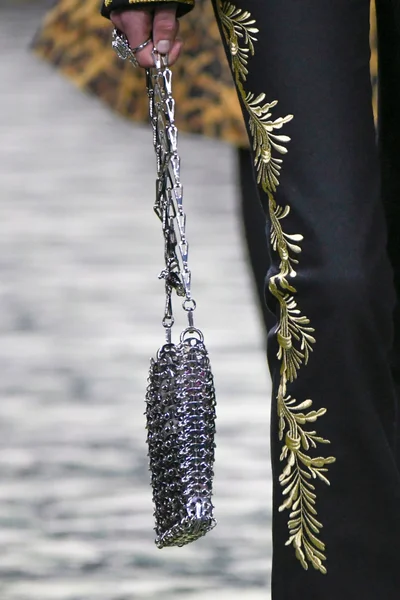 Look 123